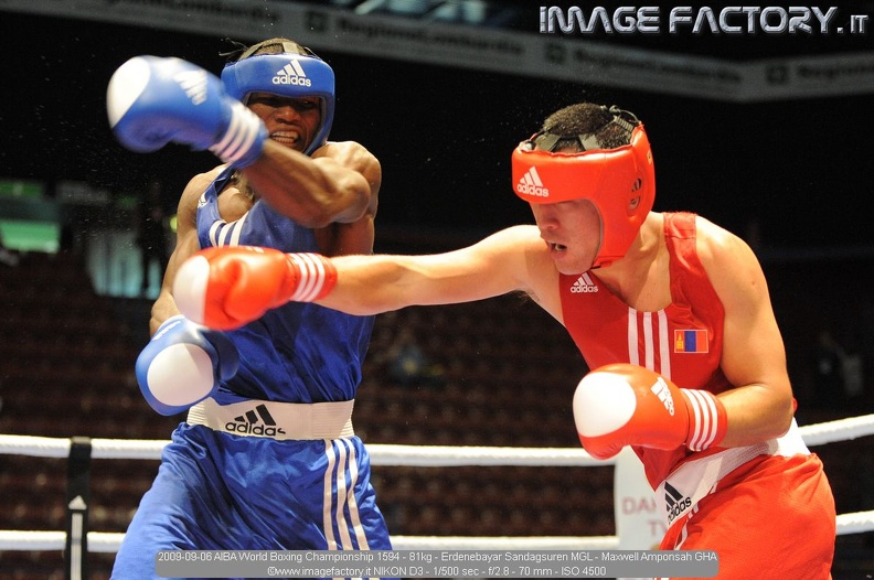 2009-09-06 AIBA World Boxing Championship 1594 - 81kg - Erdenebayar Sandagsuren MGL - Maxwell Amponsah GHA.jpg